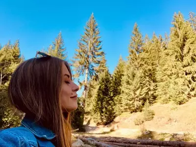 woman enjoying the sun outside on a hike