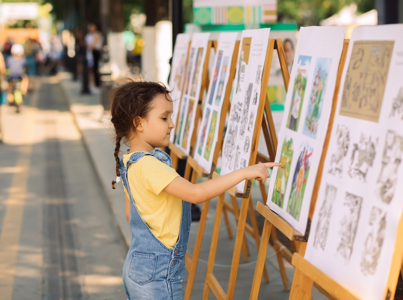 young girl at arts festival