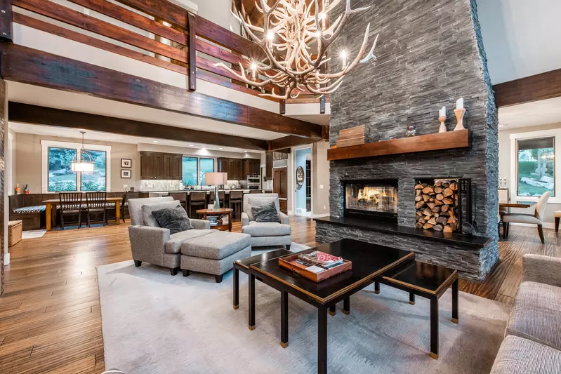 Utah vacation rental living room and kitchen