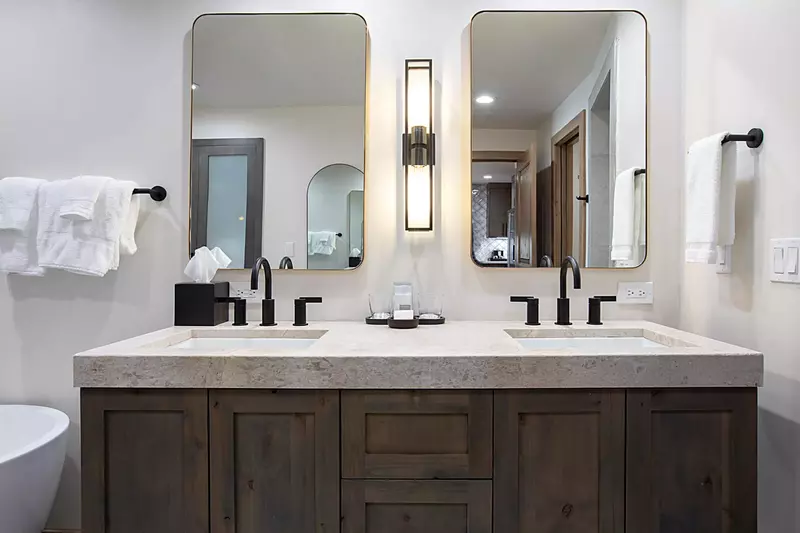 Primary En Suite with dual vanities and soaking tub, walk in shower || Park City Luxury Rentals, Park City Vacation Rentals, Park City VRBO, Westgate