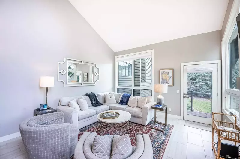 Perfectly Located at Canyons Resort – Park City Designer Red Pine Modern Ski Chalet! The Open Concept Floor Plan is Perfect For Entertaining Family an