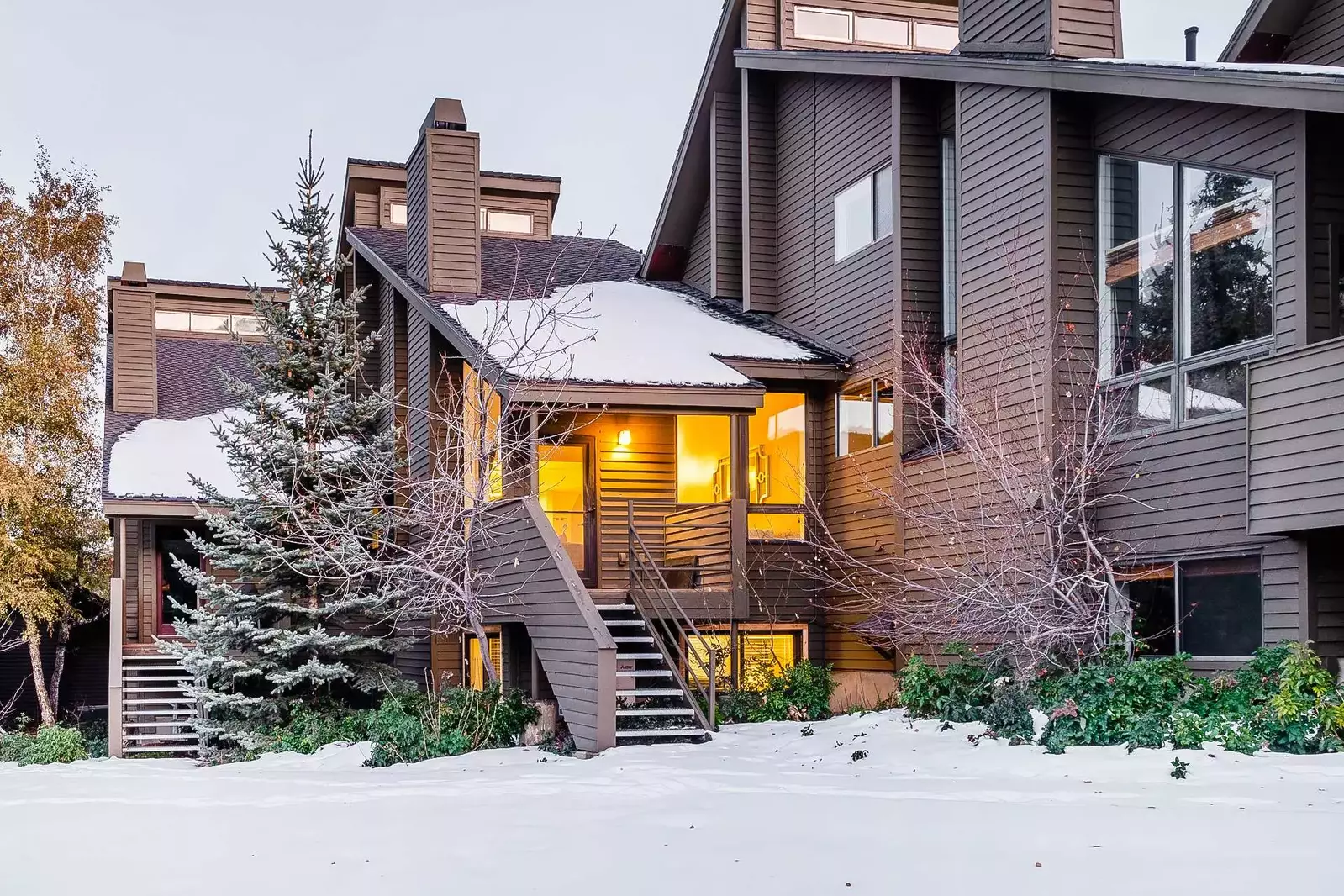 Welcome to our New Luxury Townhome w Redpine Clubhouse Resort-like Amenities; Pools, Hot Tubs, Basketball & More!