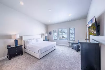 4th Bedroom on the upper Floor with own Full Bathroom