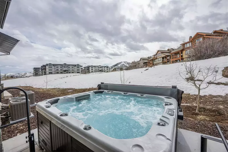 Deer Valley East | 9943 Meer