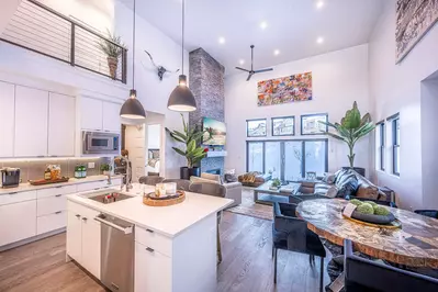 Deer Valley East | 9943 Meer