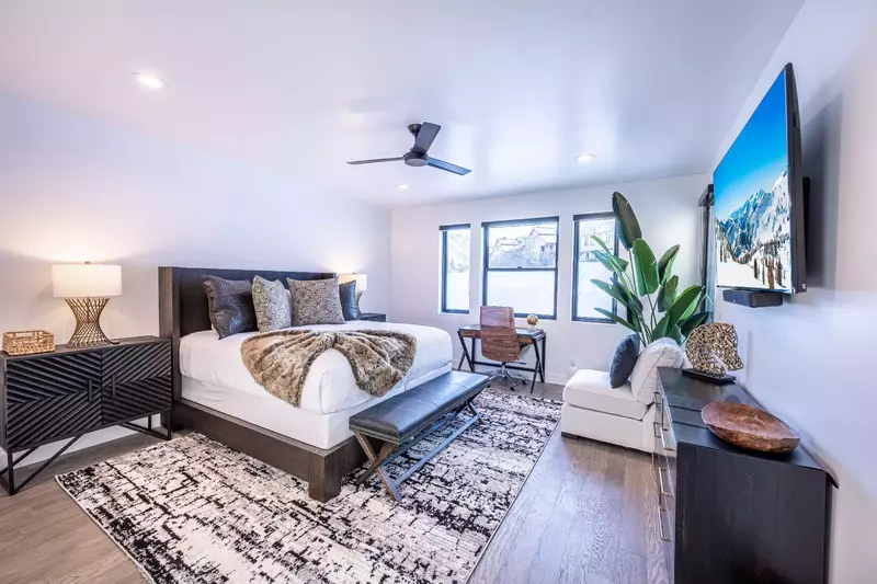 Deer Valley East | 9943 Meer