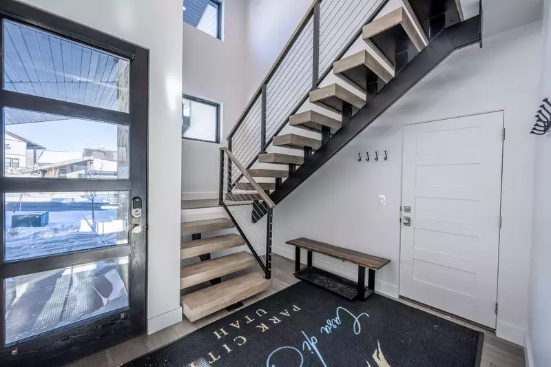 Deer Valley East | 9943 Meer