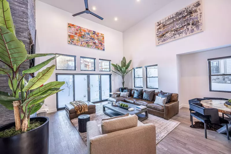 Deer Valley East | 9943 Meer