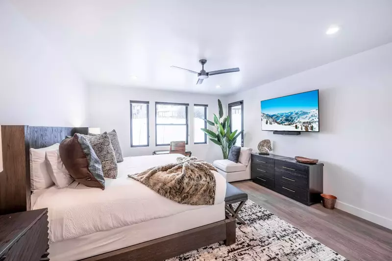 Deer Valley East | 9943 Meer