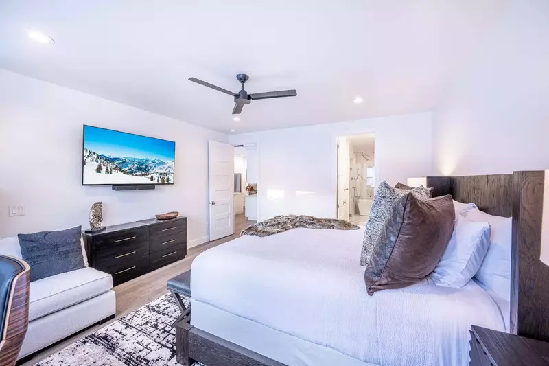 Deer Valley East | 9943 Meer