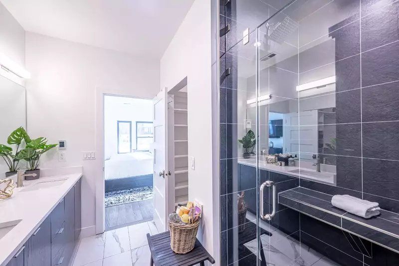 Deer Valley East | 9943 Meer