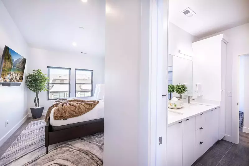 Deer Valley East | 9943 Meer