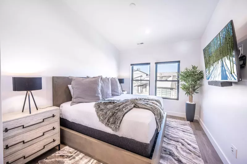 Deer Valley East | 9943 Meer