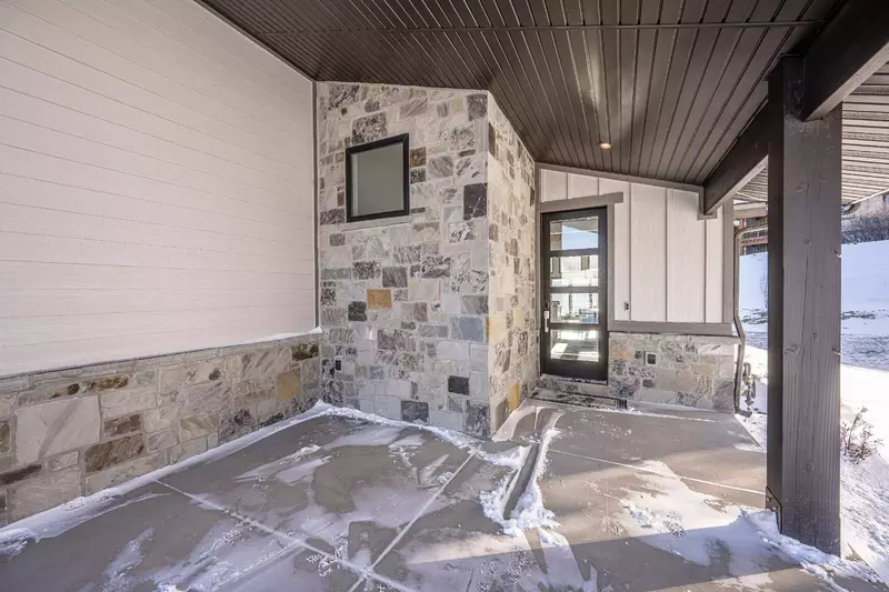 Deer Valley East | 9943 Meer