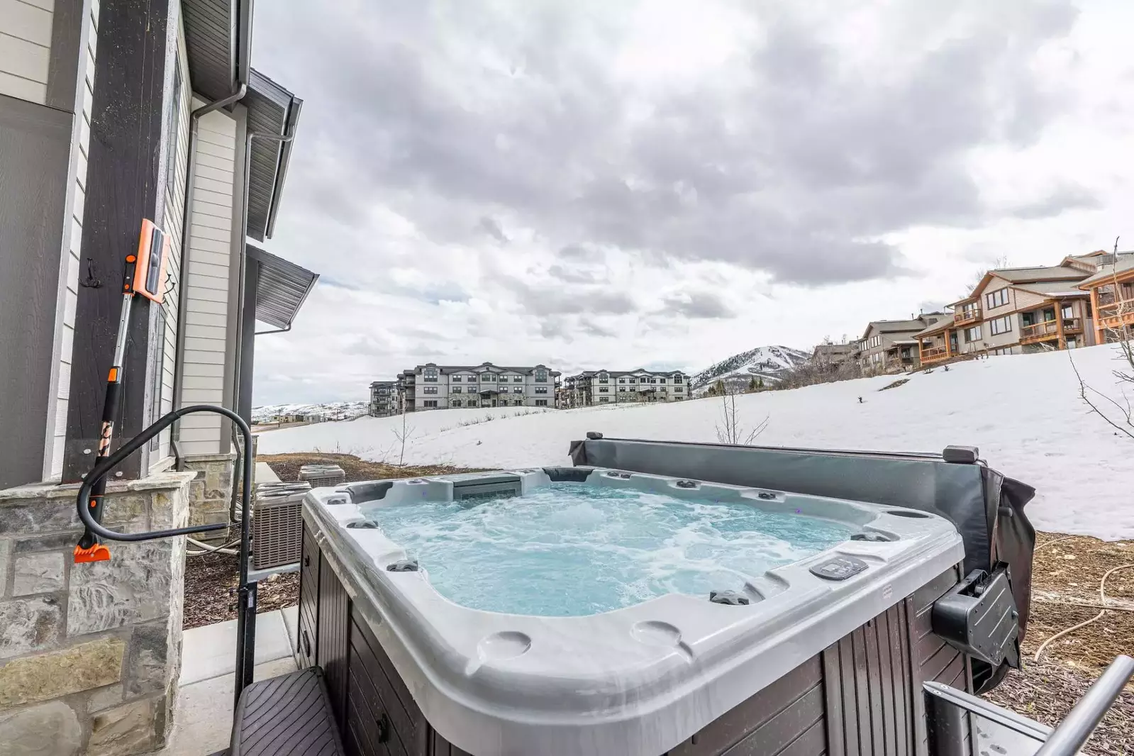 Deer Valley East | 9943 Meer