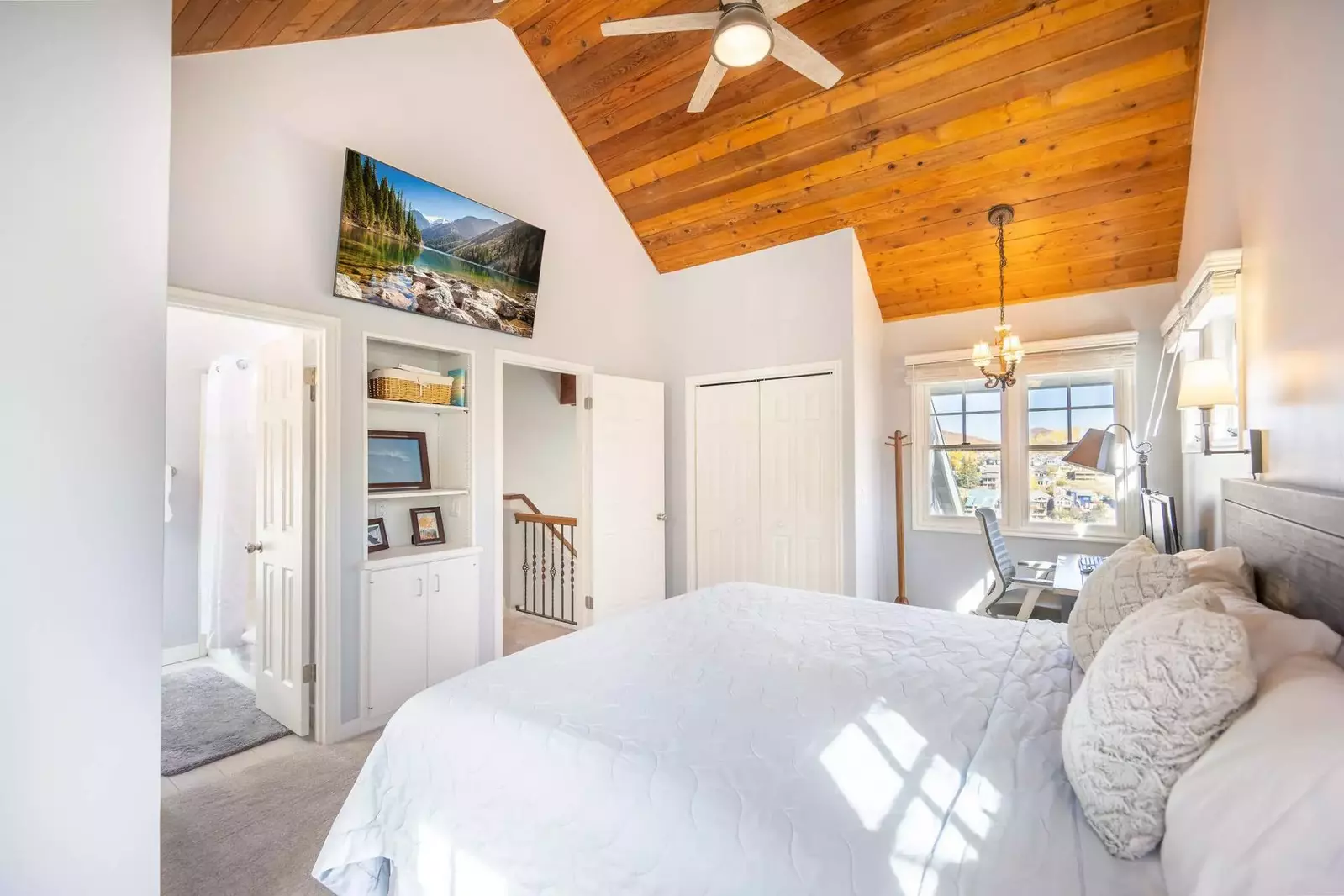 Located on the the top floor is the primary suite - flooded with natural light the perfect place to relax & unwind.