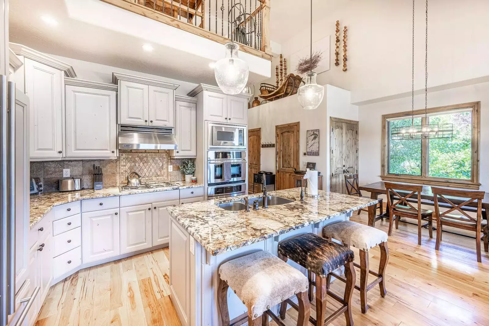 Breakfast bar with seating for three (3)