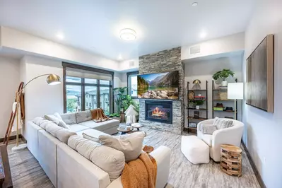 Blackstone Flats 210