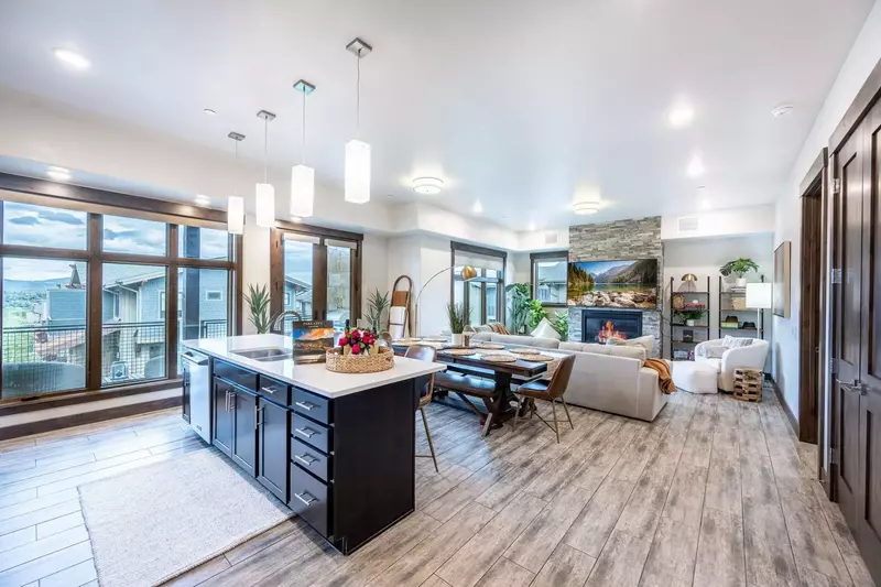 Fully stocked kitchen with beautiful quartz countertops, open floor plan! Park City Vacation Rentals, Park City Airbnb, Blackstone, Park City Vacation