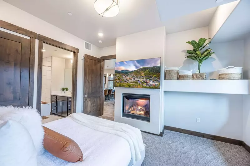 Guest suite features a private en suite full bathroom