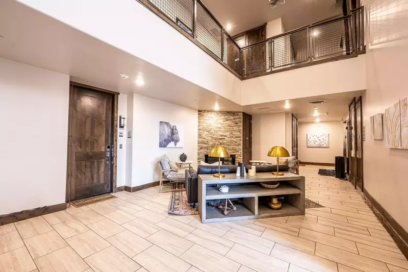 Blackstone Flats 210