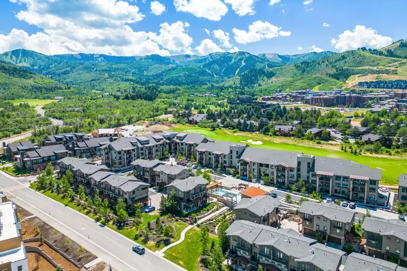 Blackstone Flats 210