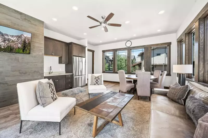 Blackstone Flats 210