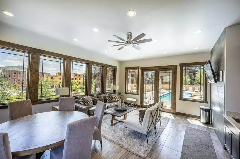 Blackstone Flats 210