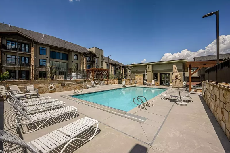 Blackstone Flats 210