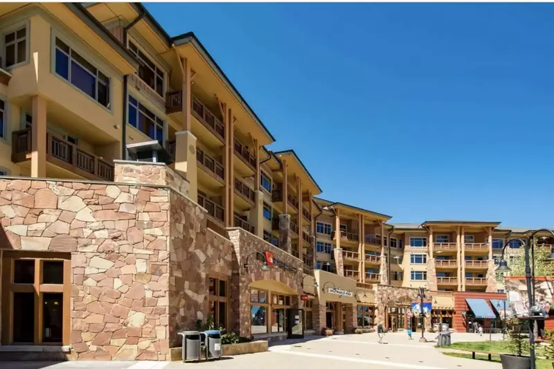 Blackstone Flats 210