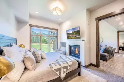 Two King Suites, Each With En Suite Bathroom, Fireplace, HDTV, Unobstructed Views!