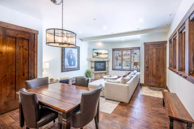 Looking for a luxurious vacation rental in Park City? Check out our beautiful gourmet kitchen and dining room with an open floor plan, high end applia