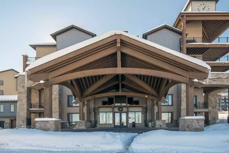 The drive thru front lobby will boast plenty of space to drop off guests.