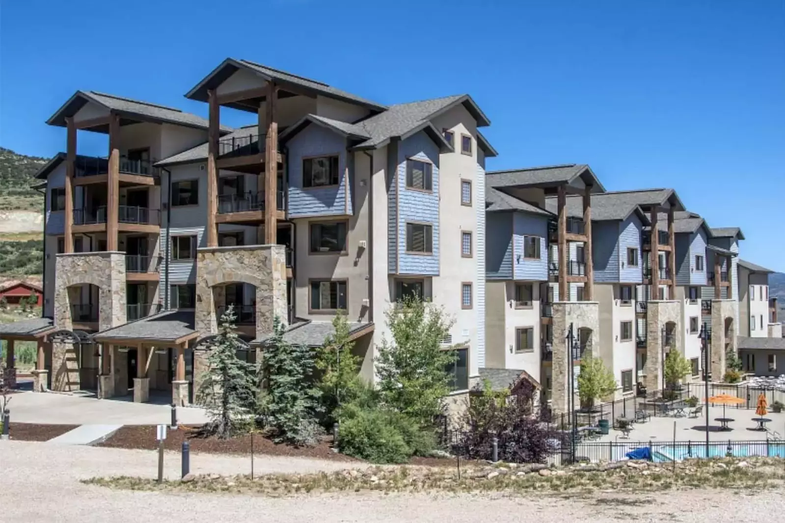 Welcome to Silverado Lodge Resort – Conveniently located just across the street from Canyons Village