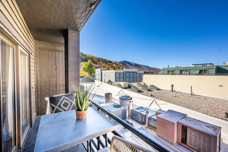 Take a break outdoors in this cute two seater coffee table