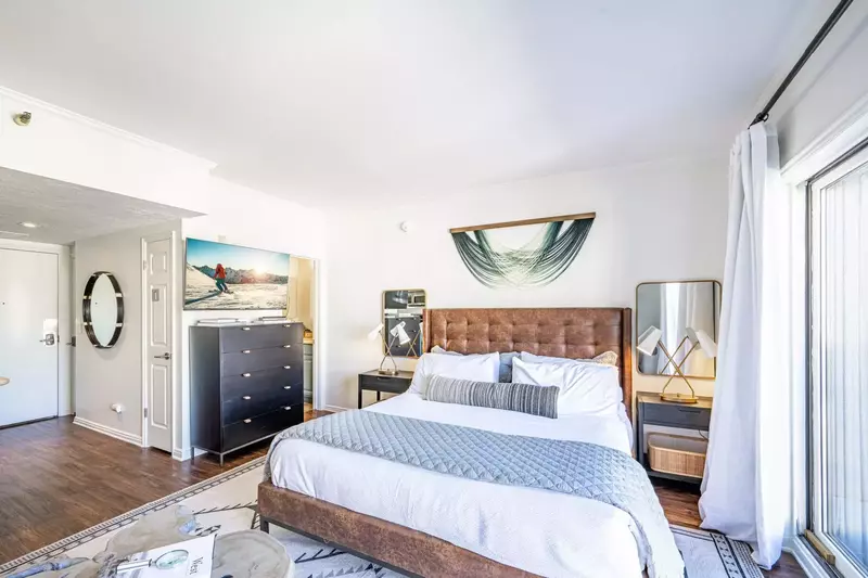 Comfortable and Cozy Kingbed