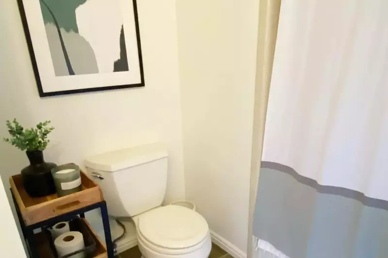 Bathroom has high quality towels, washcloths, hair dyer and starter set of hotel sized toiletries.