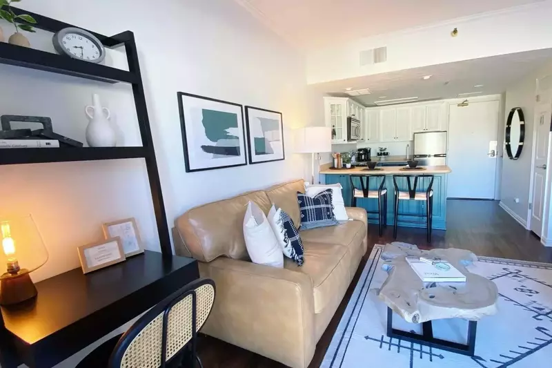 Detailed with a light colored theme