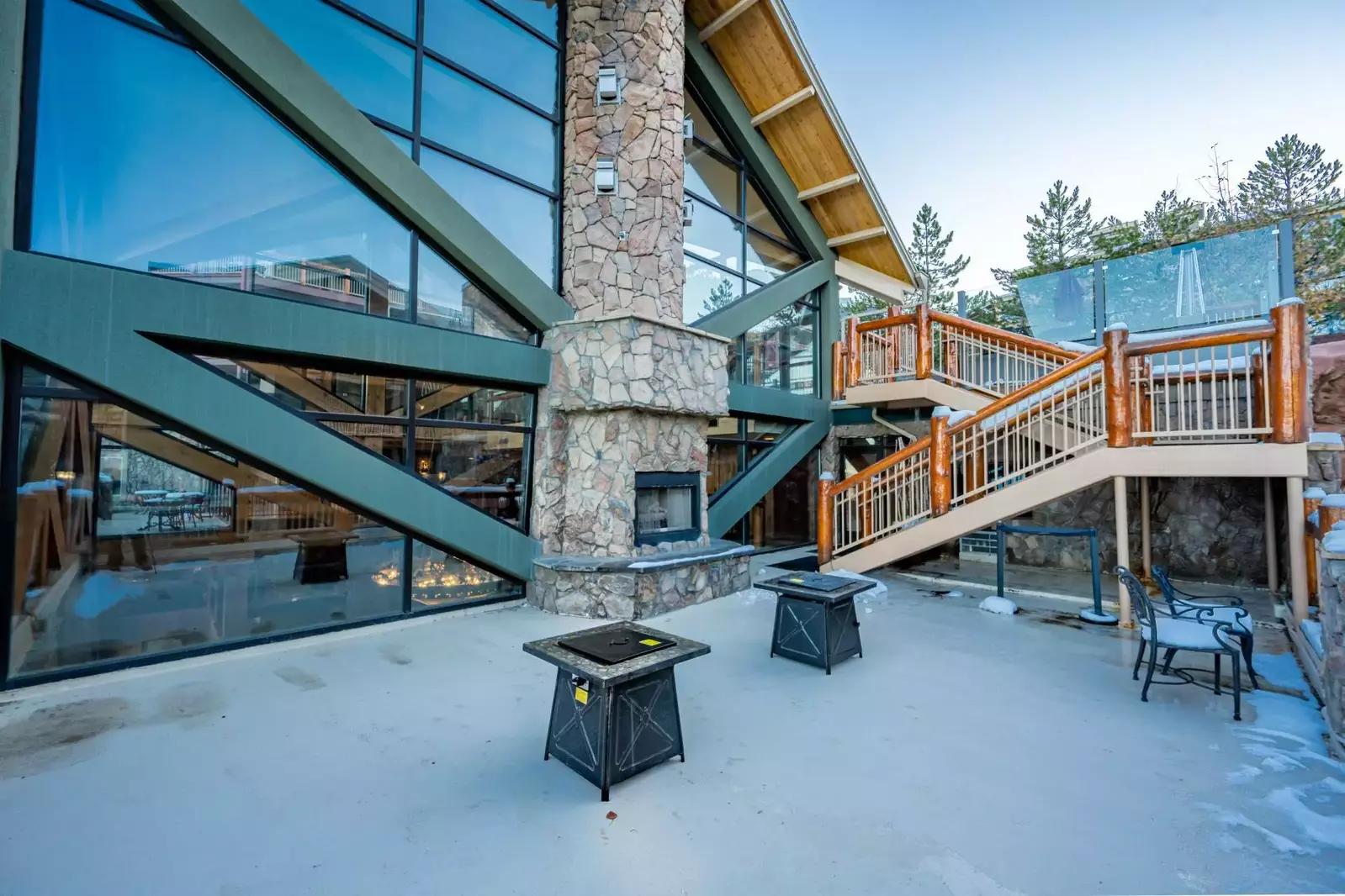 Outdoor lounge with fireplace