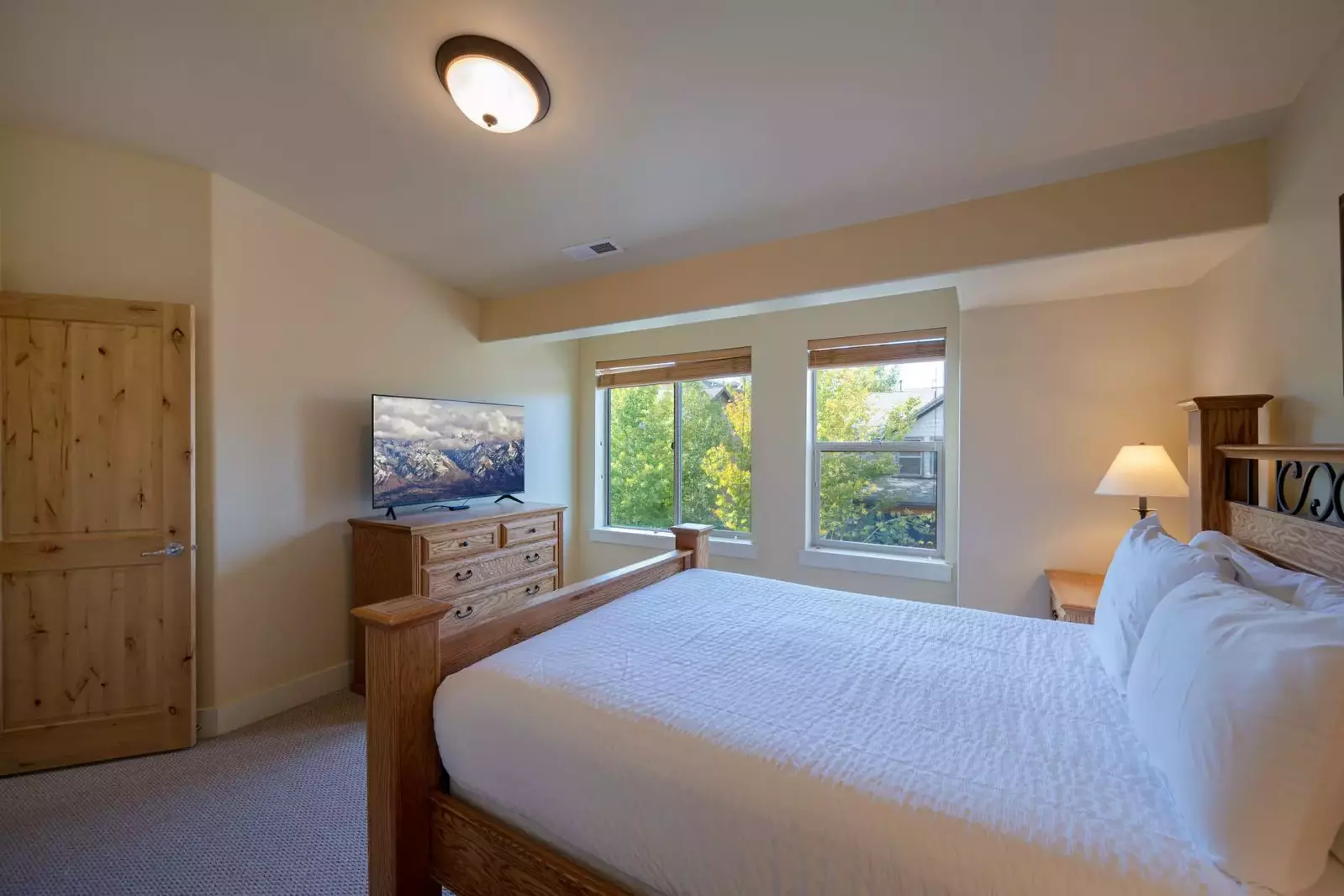 Comfortable queen size bed with high end beddings