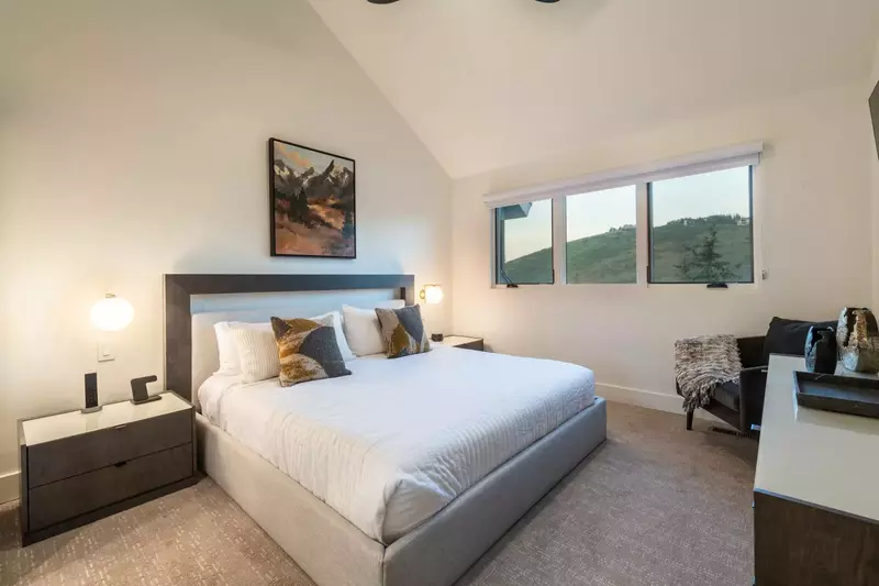 Primary Suite with a King bed on the 2nd Floor