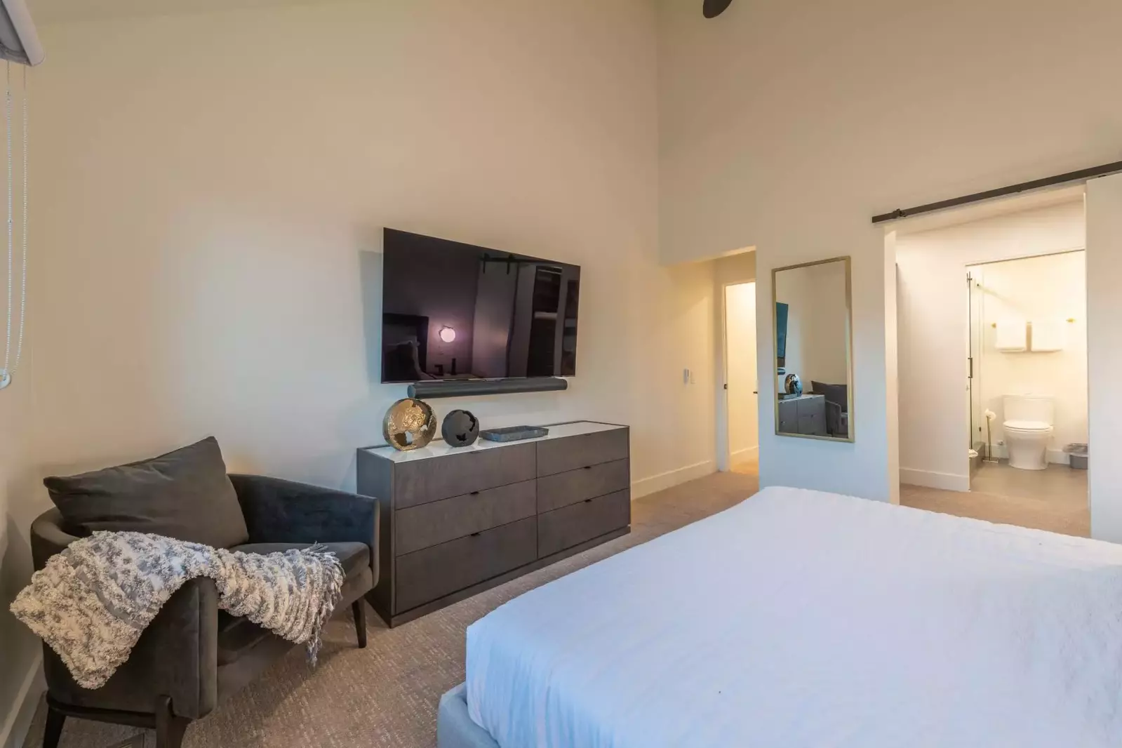 Primary Suite with a King bed on the 2nd Floor