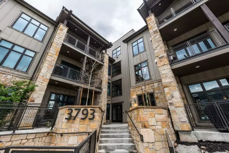 Blackstone in the Canyons Village, at Park City Resort is Only a short stroll to the Cabriolet, or a door to lift shuttle, you'll be skiing or snowboa