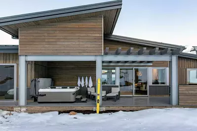 APEX: Ski-In / Ski-Out Penthouse in BEST location, Ski in and hop in your private hot tub! Keywords: Park City Ski In Ski Out, Park City Luxury