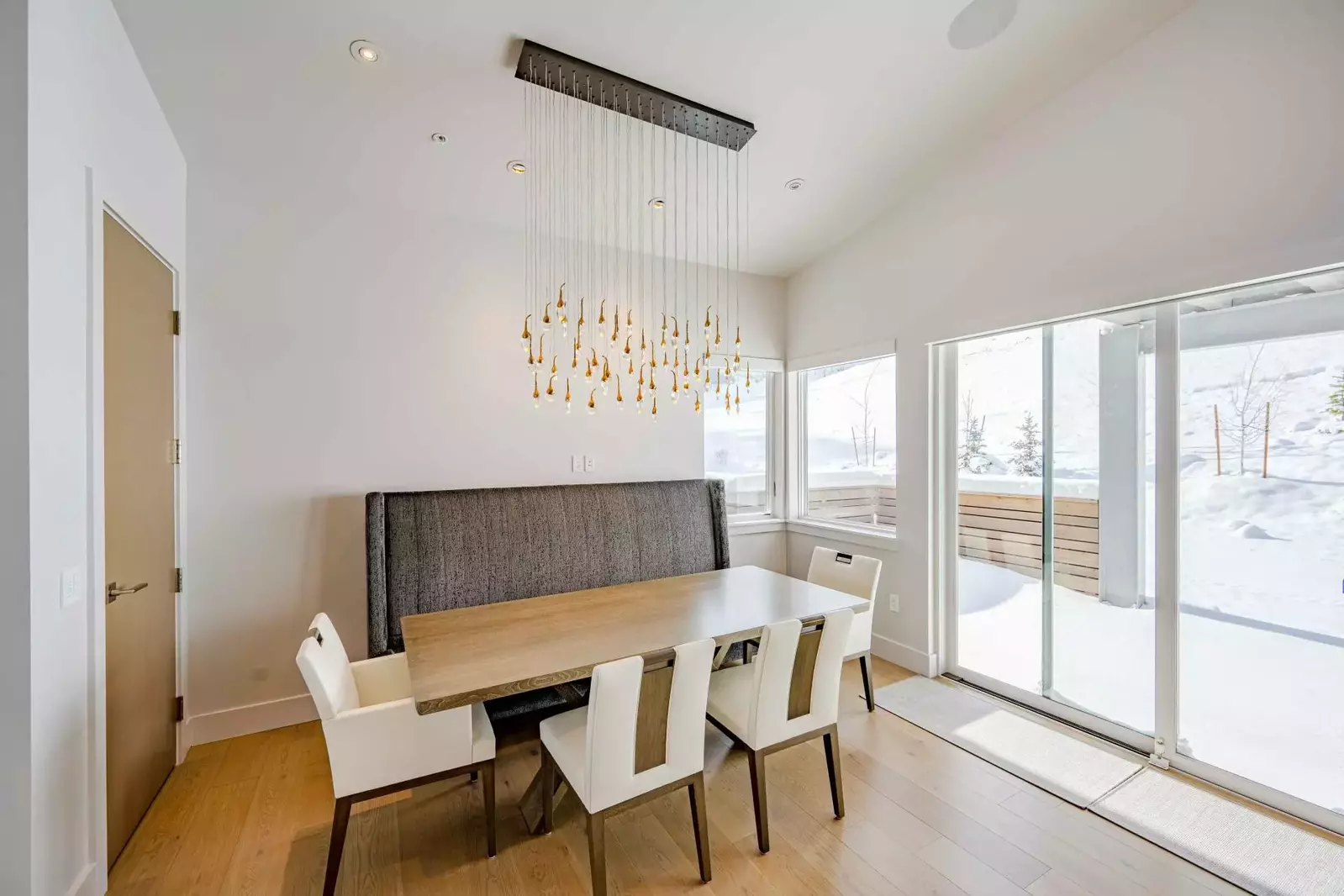 The dining room features a gorgeous light installation creating the ambience of a 5 star Michelin rated restaurant. There is plenty of room for everyo