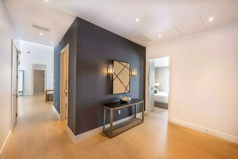 The warm hardwood flooring flows seamlessly throughout the entire Penthouse. The first guest suite is located close to the front door and offers a sli