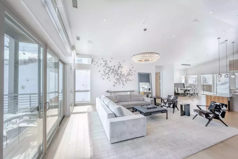 Bright and Spacious Open Floor Plan is Perfect for Entertaining! Keywords: Park City Ski Home, Park City Vacation Rentals, Park City Ski-In/Ski-Out