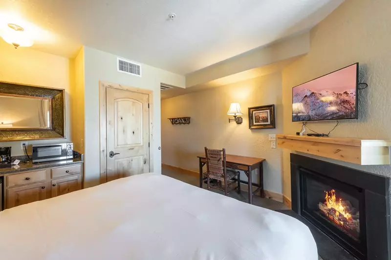 Bright & Spacious Primary Suite w King Bed, HDTV, Fireplace, Desk, Private Deck Access, En Suite Bathroom