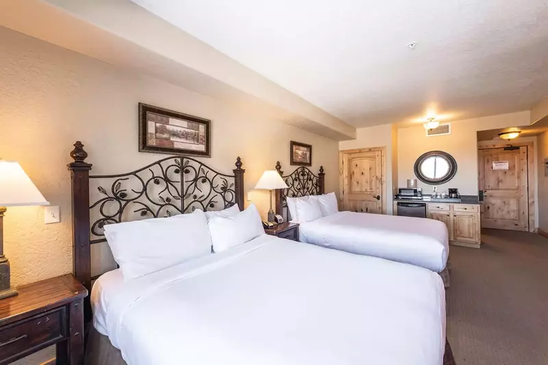 Guest Suite Features High End Queen Beds w Comfortable Linens, Fireplace, HDTV, En Suite & Private Entrance