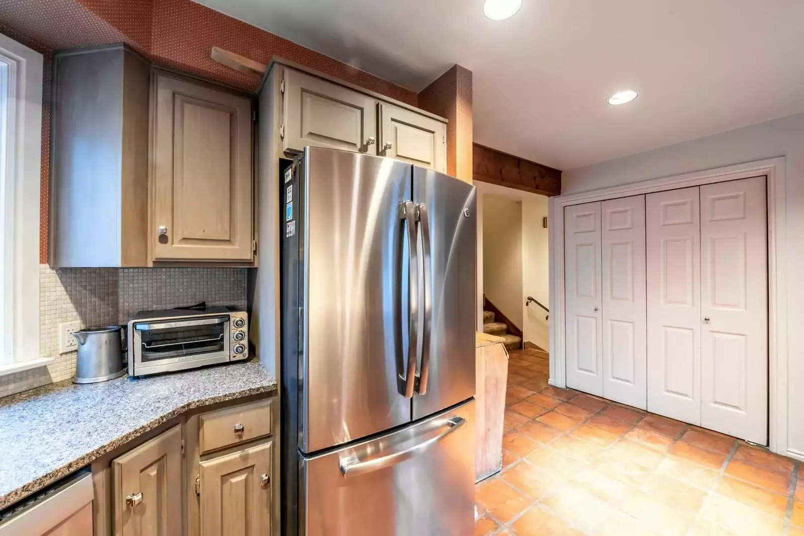 Updated Chef's Kitchen w Granite Countertops, Stainless Steel French Door Fridge, Pantry, Small Appliances